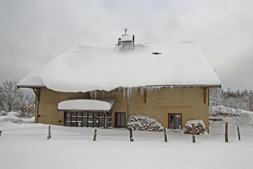 Auberge De La Perdrix Hauterive-la-Fresse Exterior foto