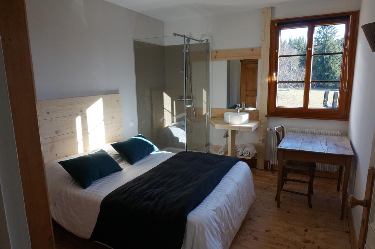 Auberge De La Perdrix Hauterive-la-Fresse Exterior foto